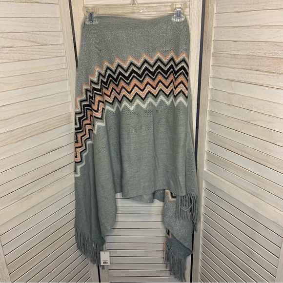 Jade Chevron Print Metallic Light Gray Brown and Pink Fringe Winter Poncho - Picture 4 of 12